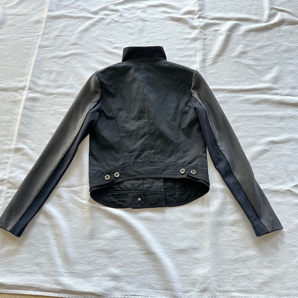 BCBG MaxAzria Cropped Blazer/Jacket, XS, Black - Picture 8 of 12